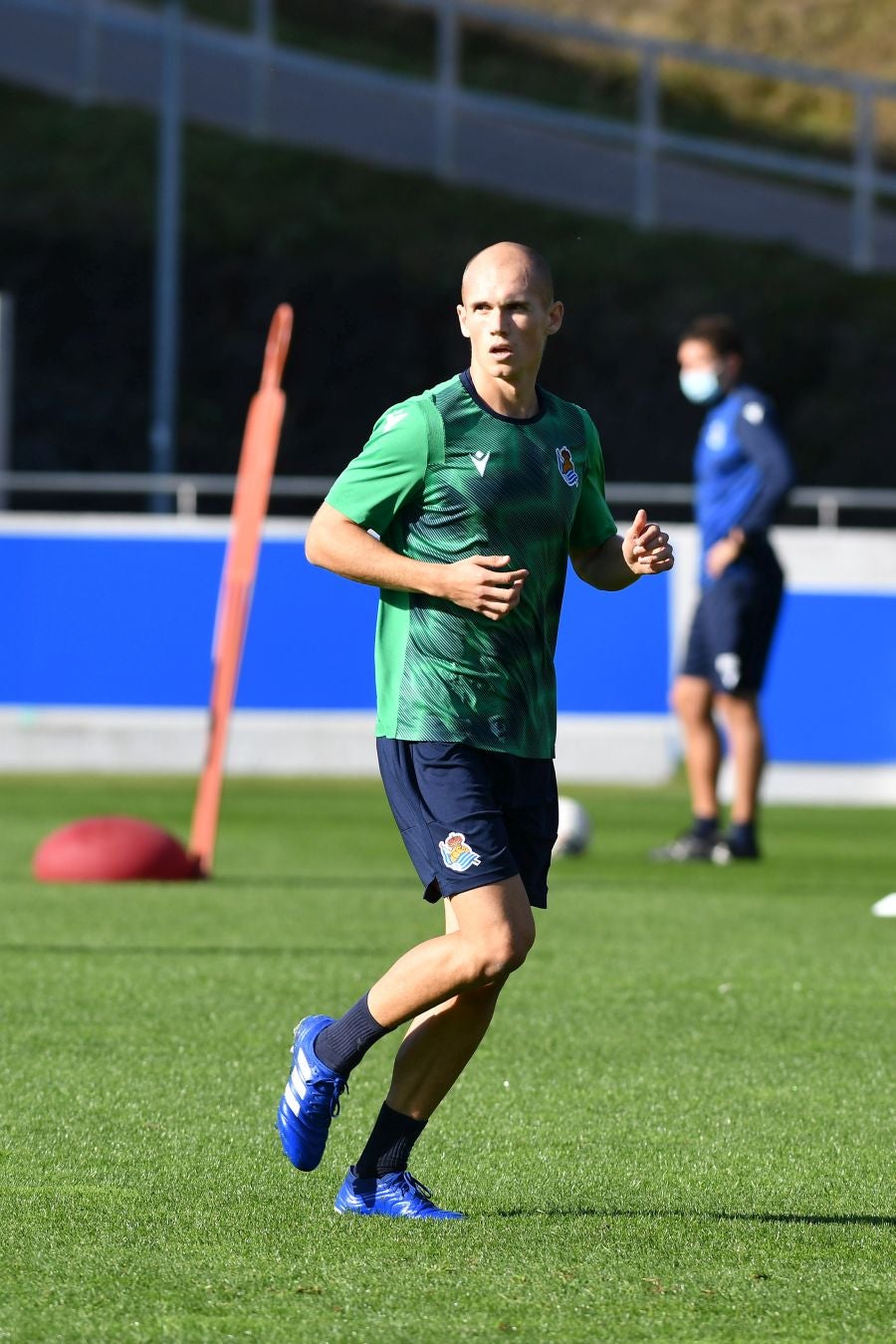 Los jugadores de la Real Sociedad han vuelto a los enrenamientos este miércoles en Zubieta. El susto de la jornada los ha dado Remiro que se ha marchado lesionado