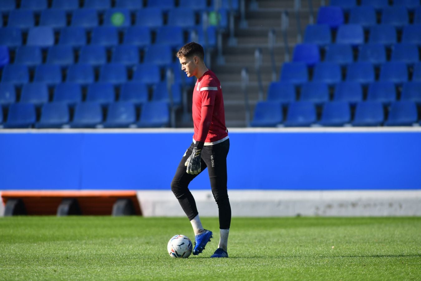 Los jugadores de la Real Sociedad han vuelto a los enrenamientos este miércoles en Zubieta. El susto de la jornada los ha dado Remiro que se ha marchado lesionado