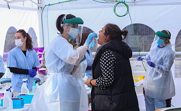 El Hospital Donostia se prepara para abrir otra unidad UCI ante el repunte de pacientes críticos