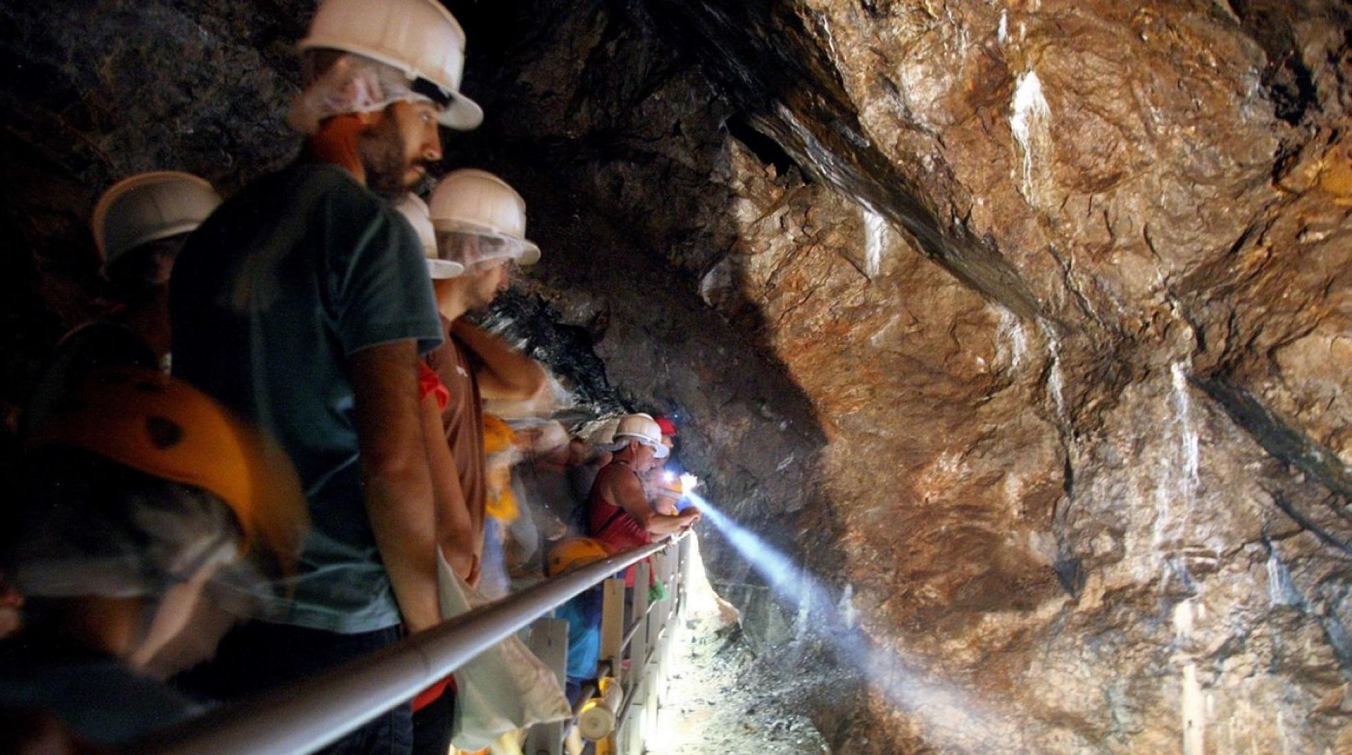 Visita. Adentrarse en las minas deArditurri es toda una experiencia. 
