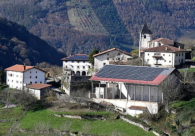 Ia urtebete daramate martxan Ostatuko panelek; orain frontoiaren txanda izan da. 