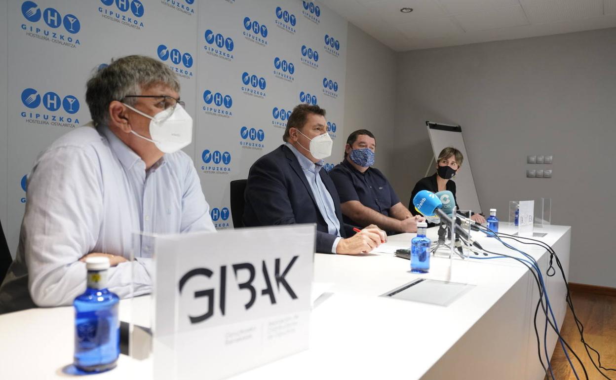 Rueda de prensa de representantes del sector de la hostelería.