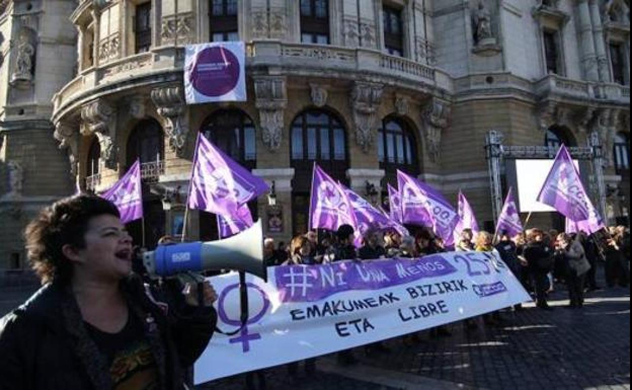 Un 48% de mujeres que sufre violencia no ha acudido a la policía, al juzgado o a algún servicio de ayuda