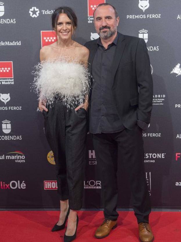 Eva Santolaria posa acompañada de su marido, el director y guionista Pau Freixas.