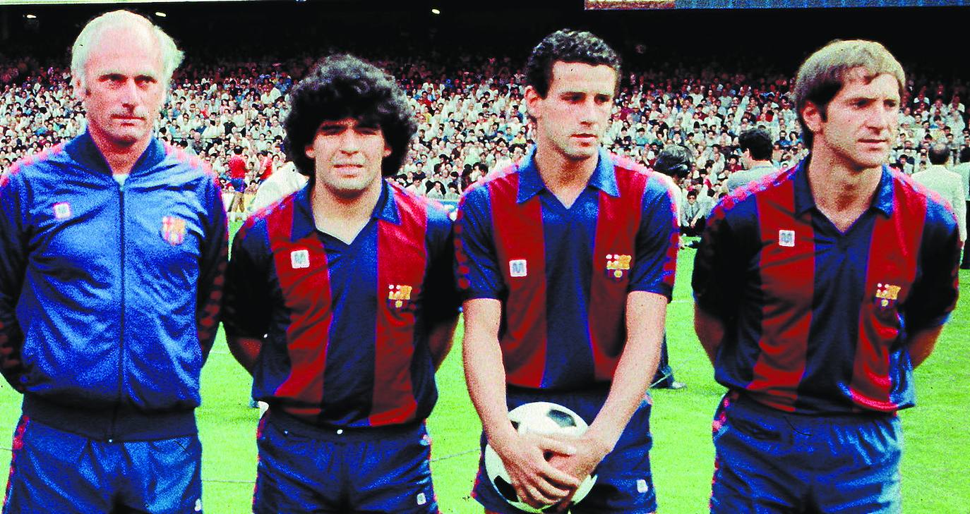 Udo Lattek, Maradona, Julio Alberto y Periko Alonso, en su presentación en el Nou Camp.