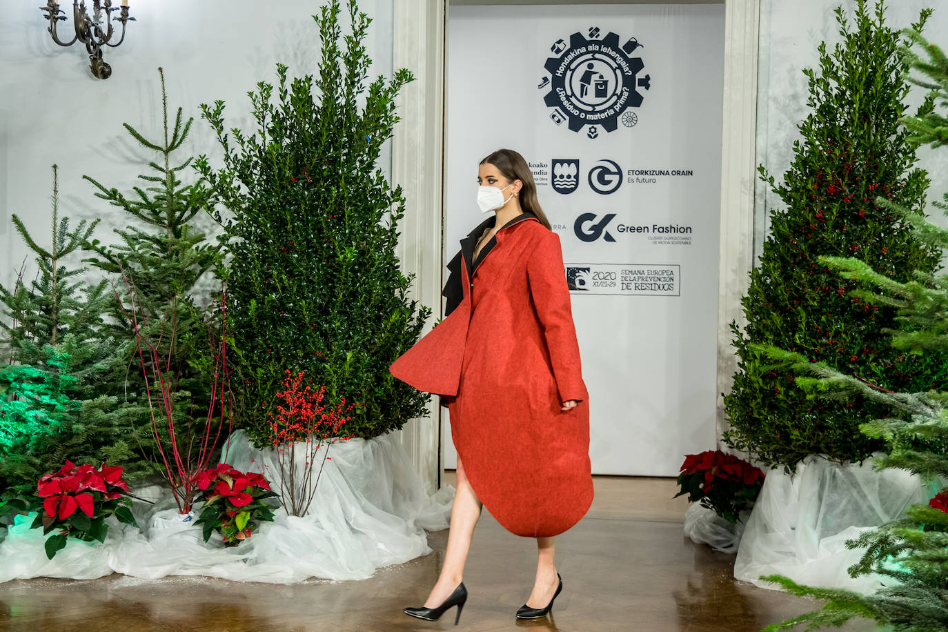 El Palacio Miramar de Donostia acogió ayer a quinta edición del desfile de moda sostenible firmado por 14 diseñadores de GK Green Fashion