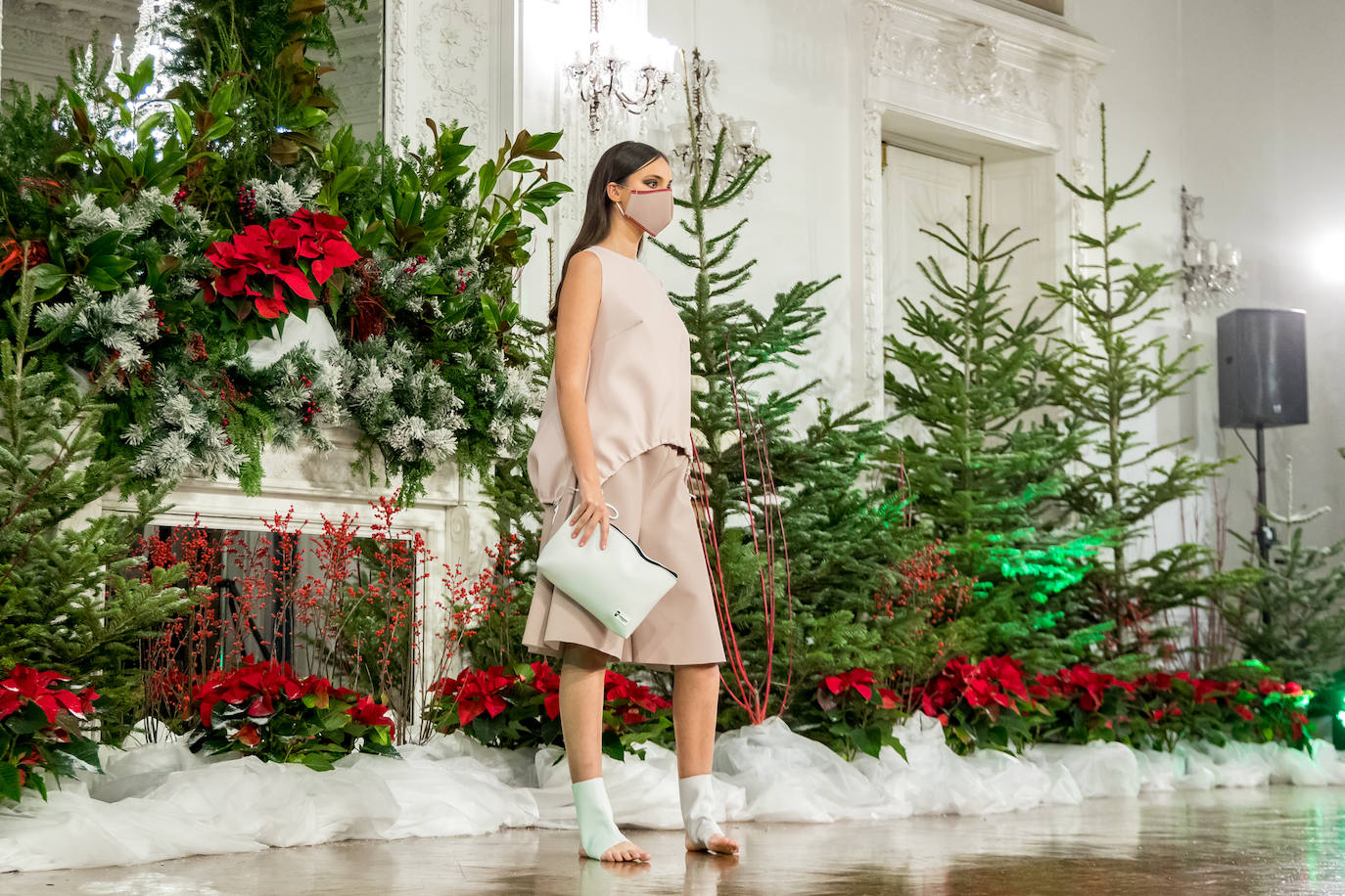 El Palacio Miramar de Donostia acogió ayer a quinta edición del desfile de moda sostenible firmado por 14 diseñadores de GK Green Fashion