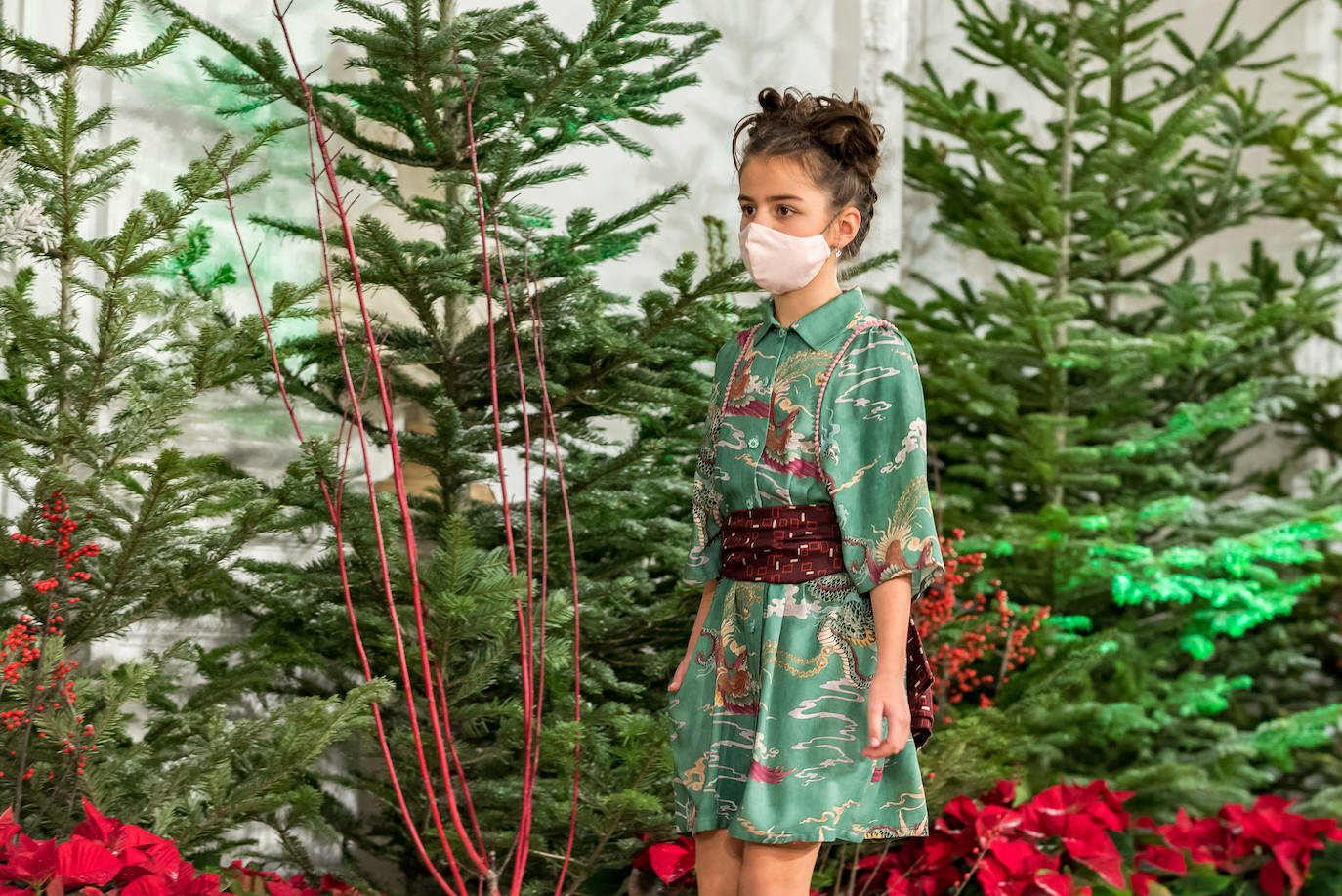 Akukuna presentó un formato de colección innovador basado en el 'do it yourself y Ekomodo, por su parte, unas creaciones basadas en la optimización en la gestión de los residuos. Maider Alzaga y su búsqueda de la comodidad, la marca sostenible Luhei, y las líneas puras de Ane San José demostraron que se puede rebosar estilo a la vez que cuidar del planeta