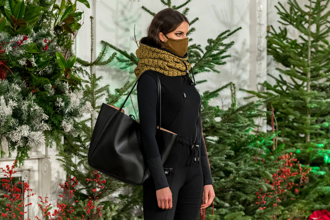 Akukuna presentó un formato de colección innovador basado en el 'do it yourself y Ekomodo, por su parte, unas creaciones basadas en la optimización en la gestión de los residuos. Maider Alzaga y su búsqueda de la comodidad, la marca sostenible Luhei, y las líneas puras de Ane San José demostraron que se puede rebosar estilo a la vez que cuidar del planeta