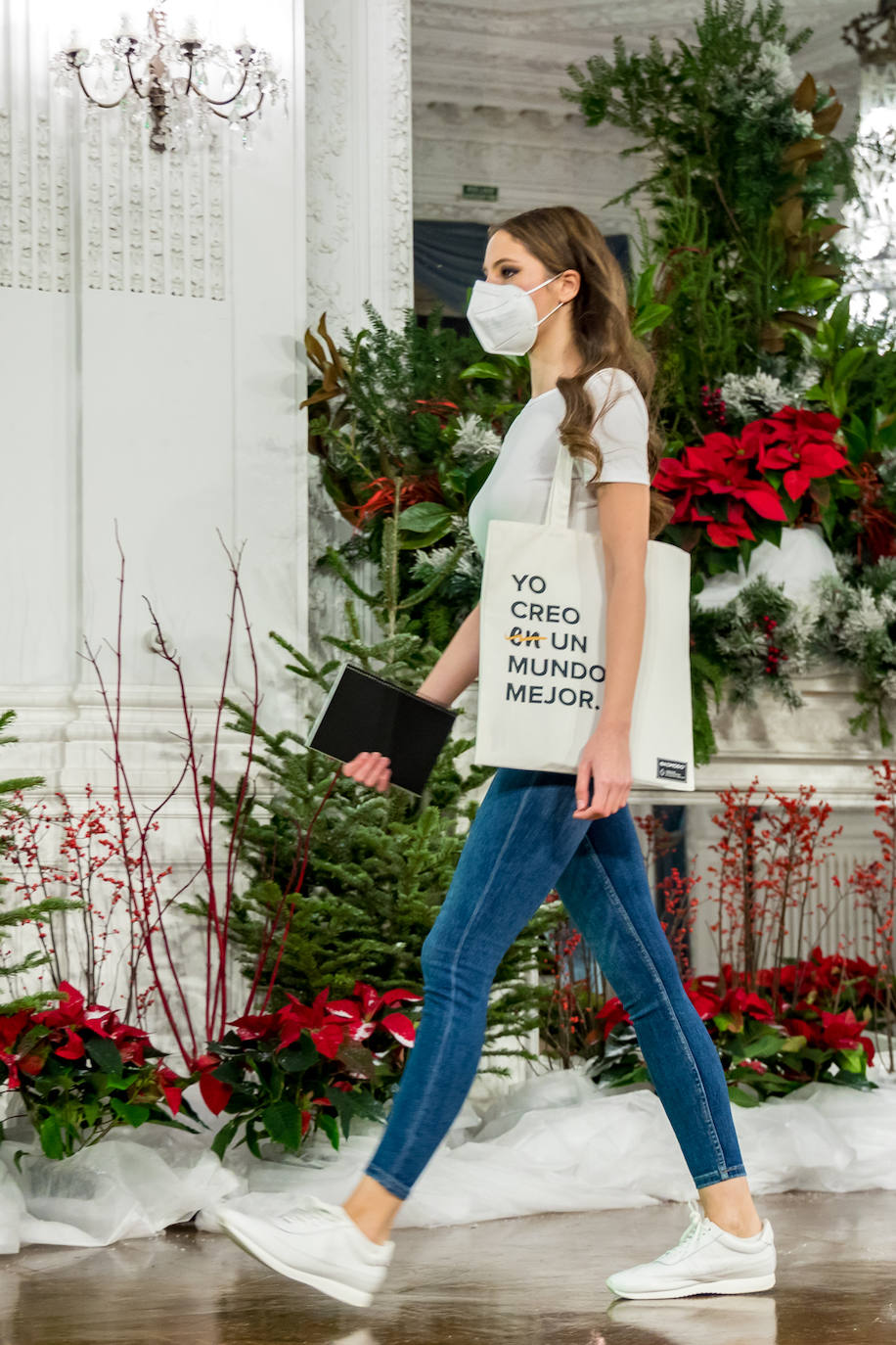 Akukuna presentó un formato de colección innovador basado en el 'do it yourself y Ekomodo, por su parte, unas creaciones basadas en la optimización en la gestión de los residuos. Maider Alzaga y su búsqueda de la comodidad, la marca sostenible Luhei, y las líneas puras de Ane San José demostraron que se puede rebosar estilo a la vez que cuidar del planeta