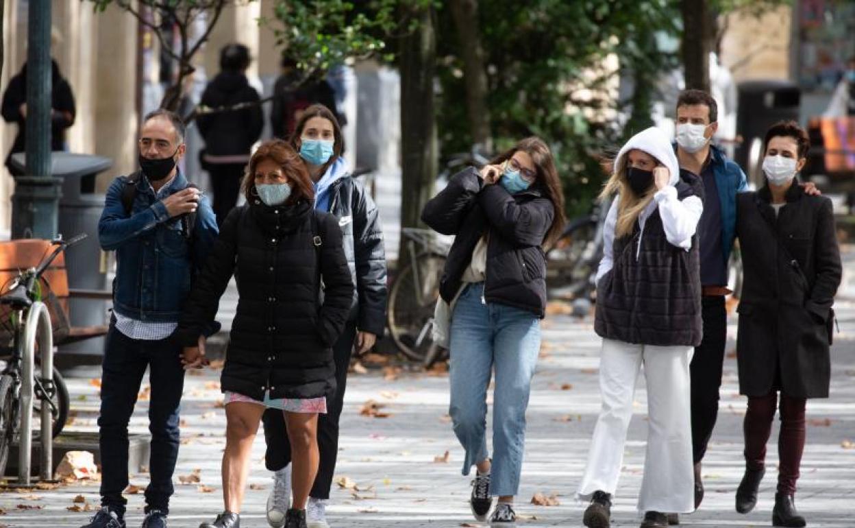 El número de nuevos positivos por Covid cae hasta los 512 en Euskadi