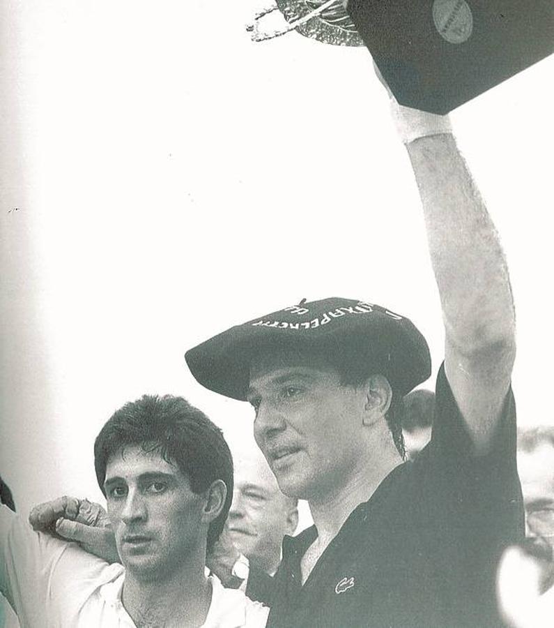 Joxean Tolosa. El zaguero amezketarra ganó a Retegi II en la tercera de sus cuatro finales. Aquel célebre día acabó con el callo de la mano derecha abierto en un frontón Anoeta de Donostia entregado.