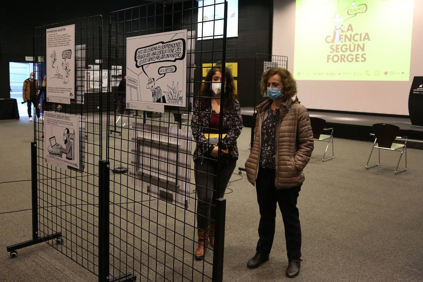 El museo de la ciencia Eureka! de San Sebastián acoge desde este miércoles una exposición de viñetas de Forges relacionadas con las actividades científicas y la tecnología. Se trata de una iniciativa promovida por el Consejo Superior de Investigaciones Científicas (CSIC) con el doble propósito de rendir un homenaje al popular humorista, que falleció en febrero de 2018, y propiciar al mismo tiempo un acercamiento del espectador a la ciencia a través del humor.