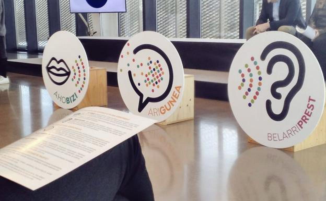 ELA y LAB piden compromiso para fomentar el euskera más allá de Euskaraldia