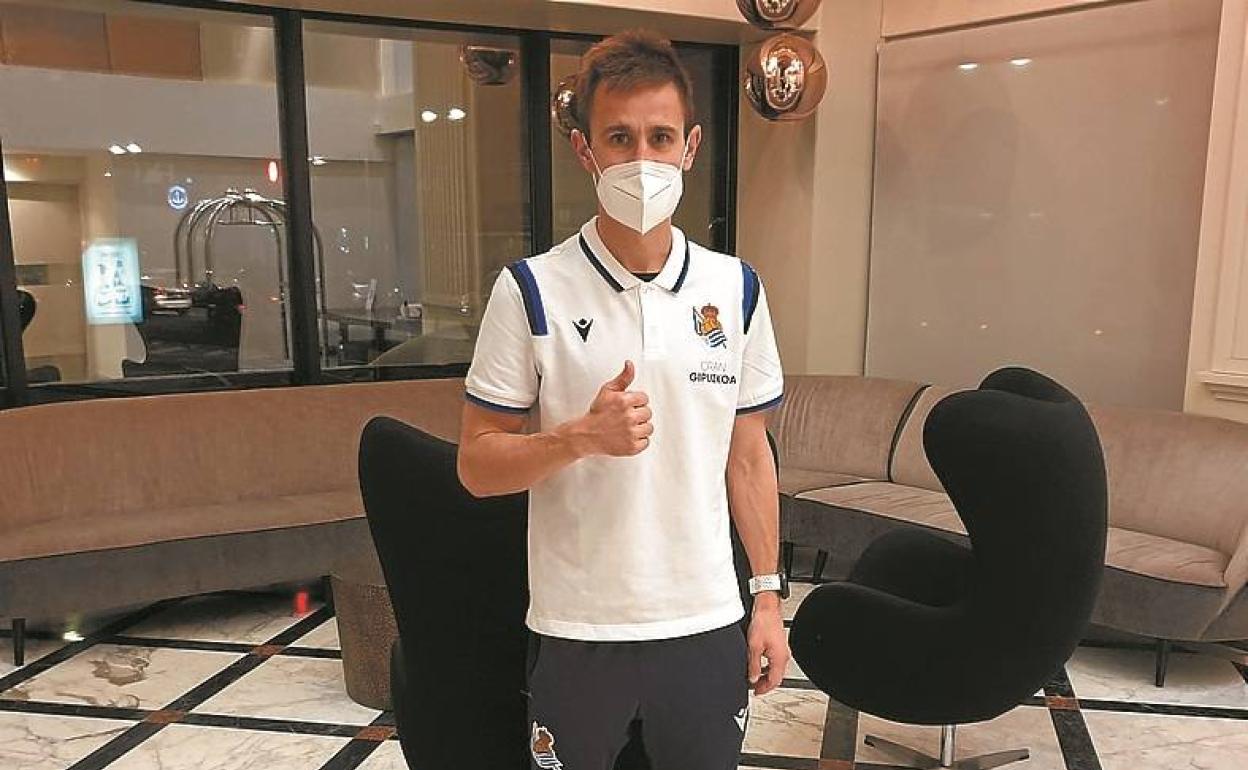 Iraitz Arraspide, a su llegada al hotel en el que se aloja en Valencia. 