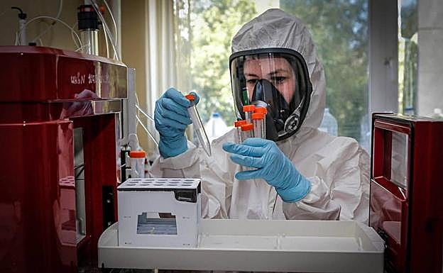 Euskadi afronta el desafío de vacunar contra el Covid después de Reyes con las primeras dosis