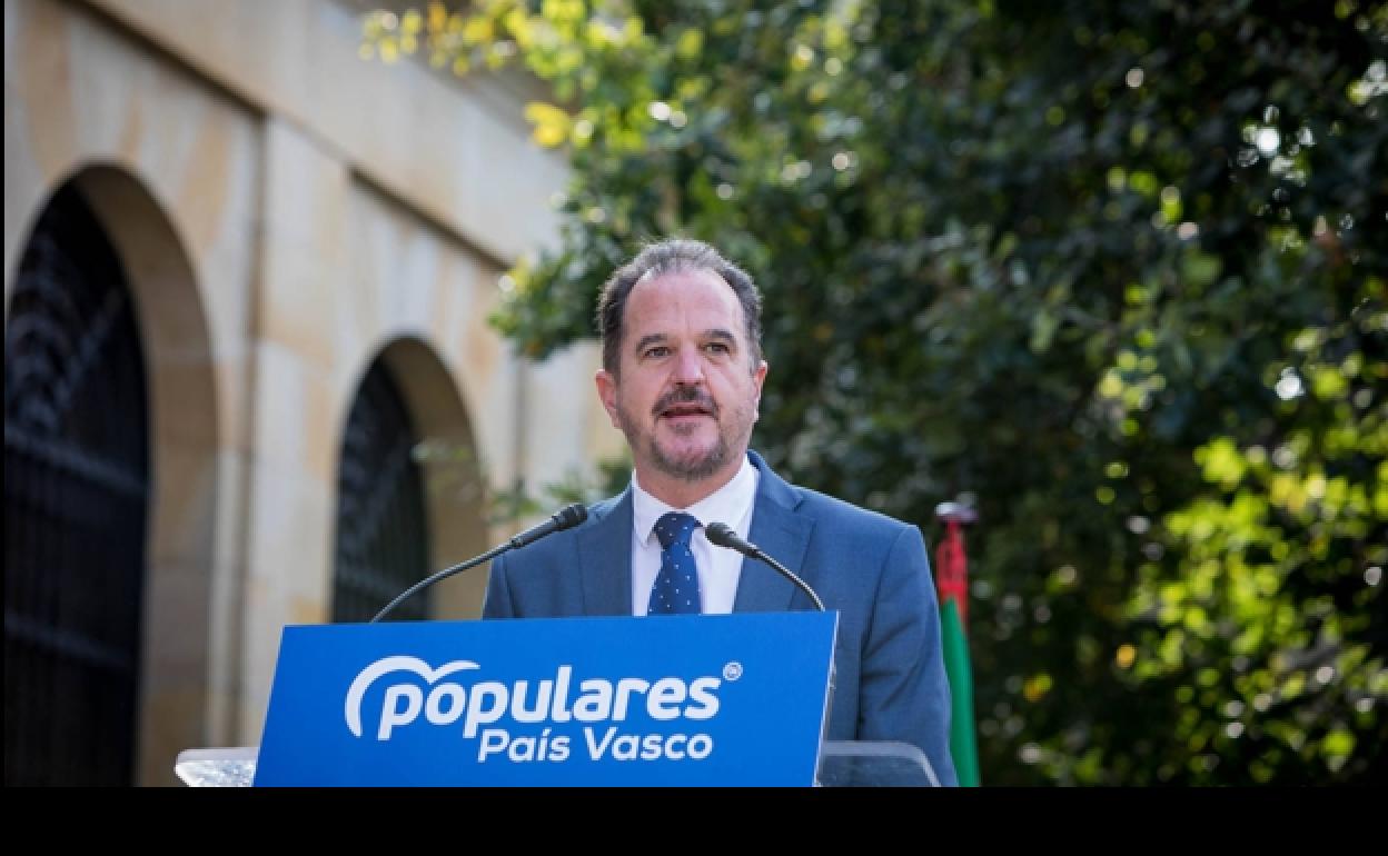 Carlos Iturgaiz, durante un acto del PP. 
