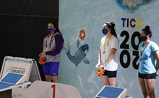 A la izquierda en la imagen, Maider Redin. 