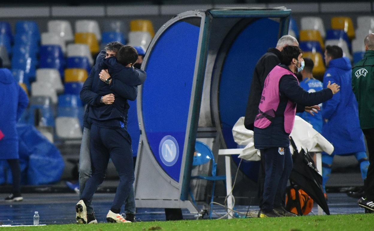 Imanol se abraza con Labaka.