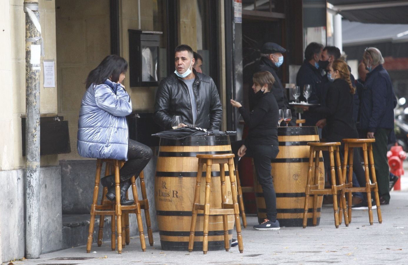 Los irundarras han vuelto a llenar las terrazas en el día de la reapertura de la hostelería en Gipuzkoa.