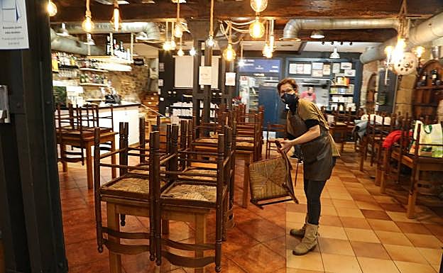 Los establecimientos aprovecharon ayer para terminar de acondicionar los locales antes de su reapertura de hoy. 