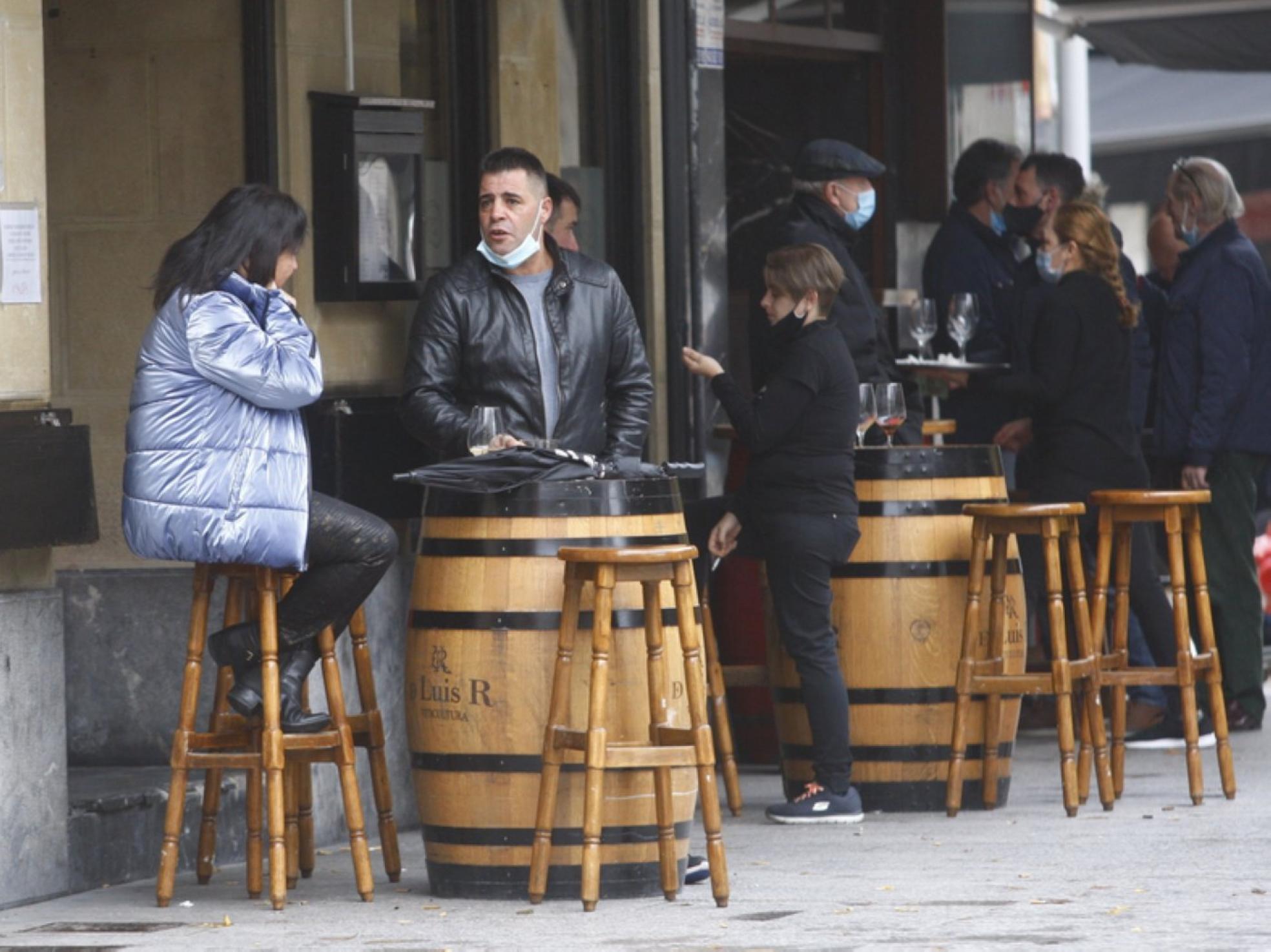 Exterior del bar Real Unión, en la plaza del Ensanche. 