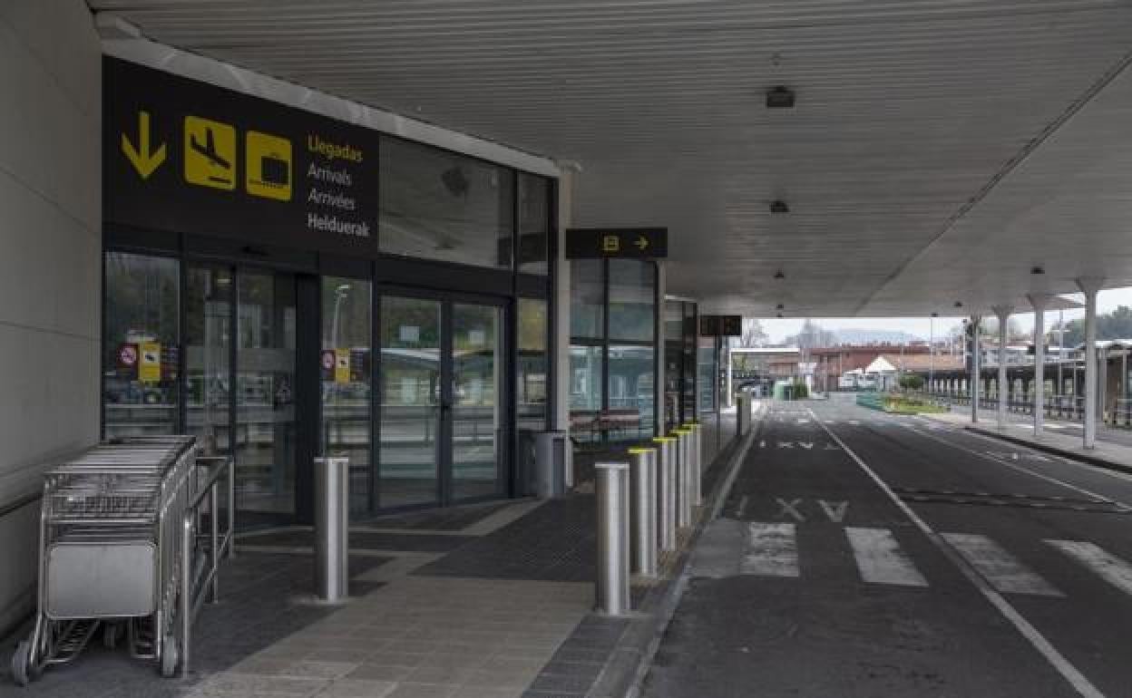 Exterior del aeropuerto de Hondarribia.