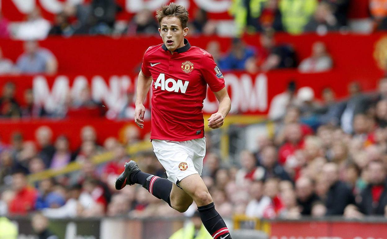 Januzaj jugó con el Manchester United, del que es canterano.