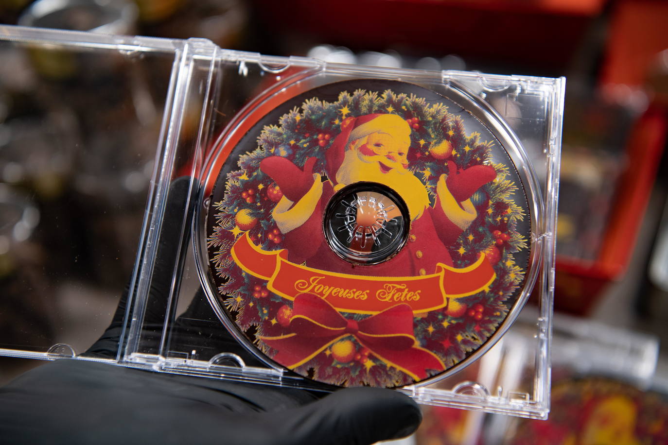 La catedral de Burdeos luce una espectacular iluminación navideña que contribuye a alegrar la vida cotidiana en el centro de la ciudad.