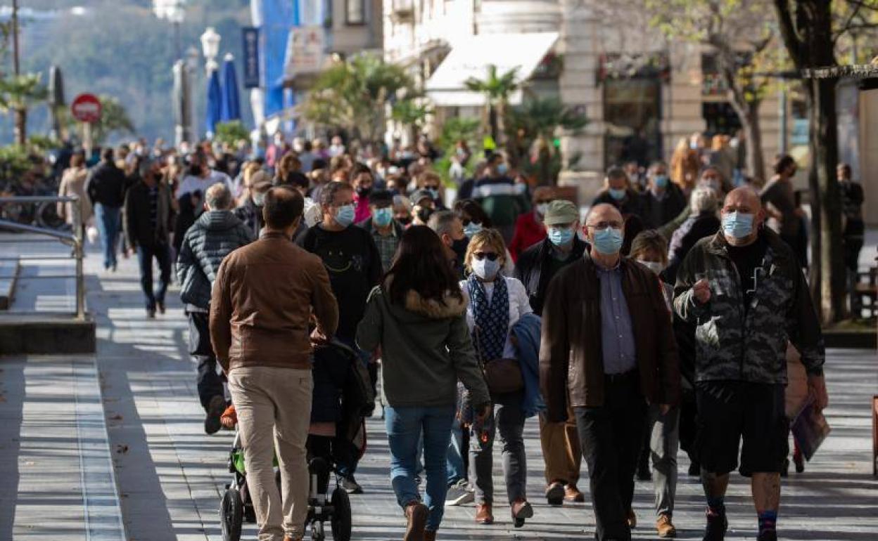 La incidencia del virus repunta en Euskadi un mes después sin haber logrado controlar la transmisión