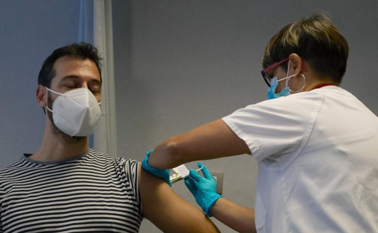 Primer voluntario en España para la vacuna Janssen fase III