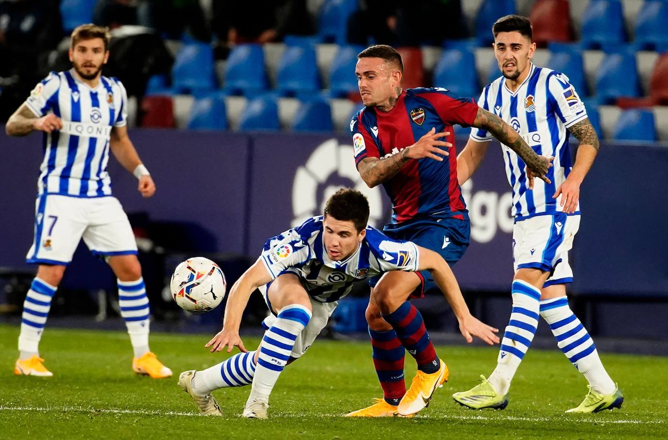 Fotos: Las mejores imágenes del Levante - Real Sociedad