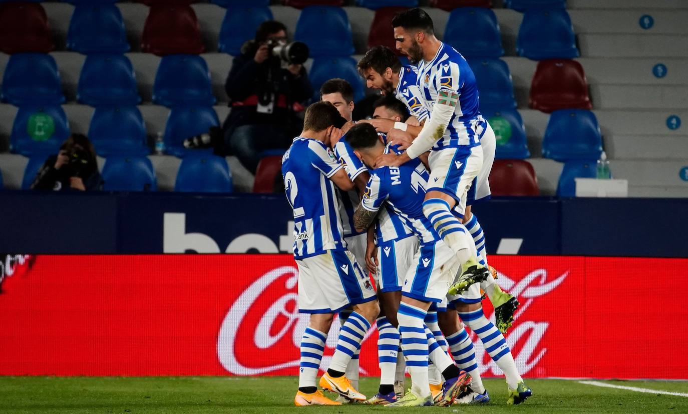 Fotos: Las mejores imágenes del Levante - Real Sociedad