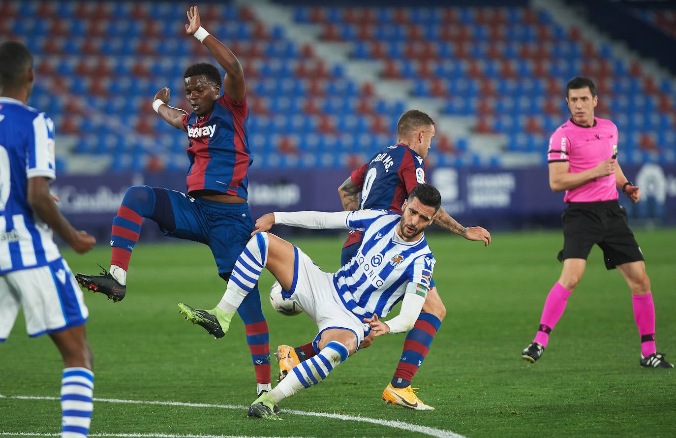 Fotos: Las mejores imágenes del Levante - Real Sociedad