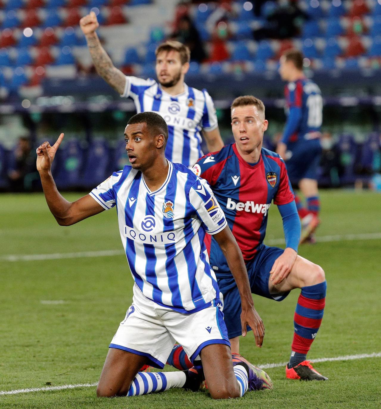 Fotos: Las mejores imágenes del Levante - Real Sociedad