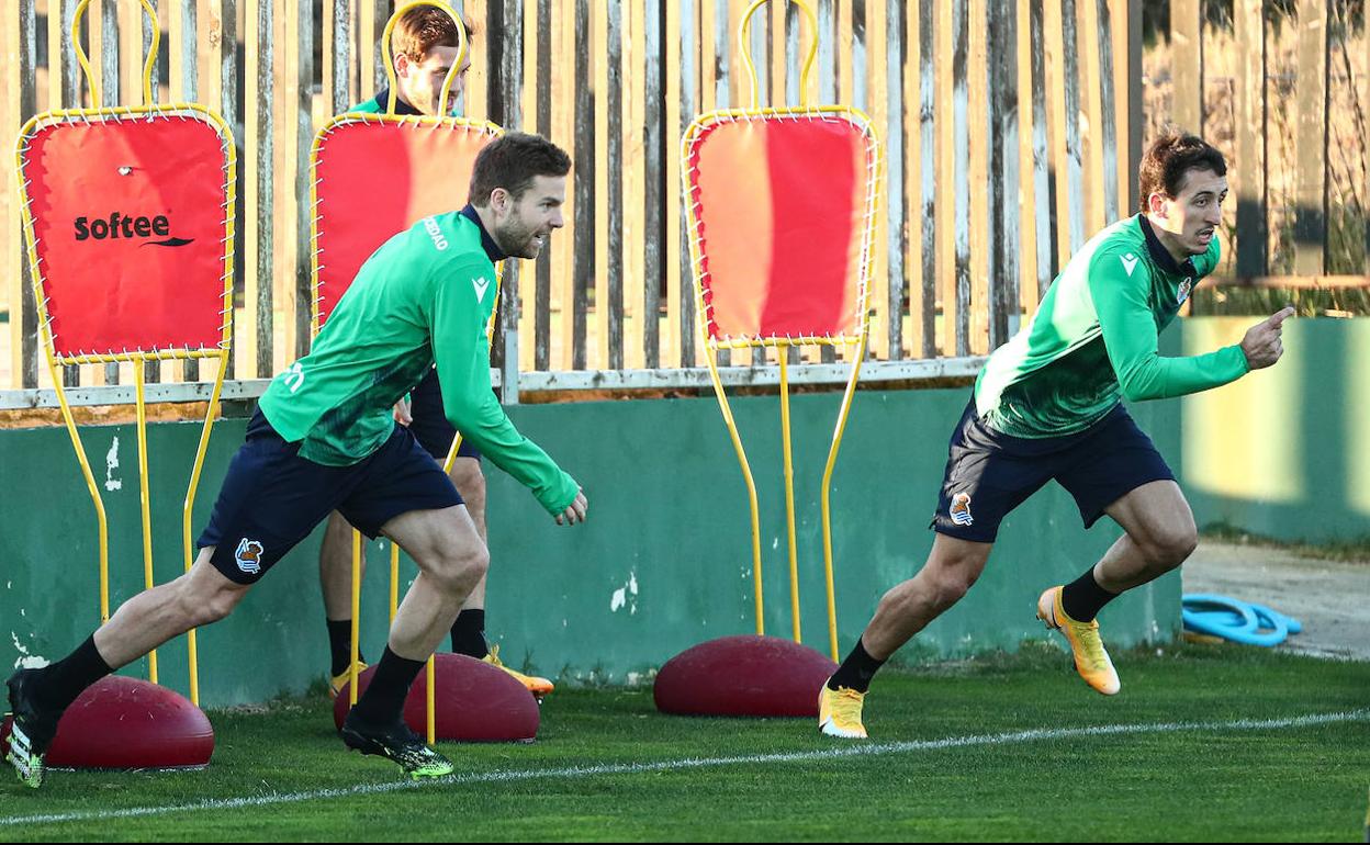 Illarramendi y Oyarzabal durante el entrenamiento de este pasado viernes en Valencia. 
