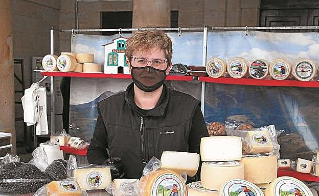 Itziar Etxeberria quiere dar salida a sus quesos. 