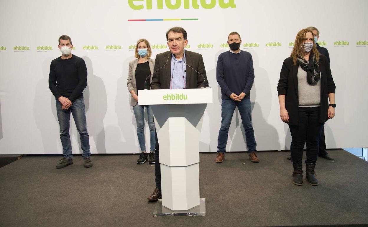 El abogado Iñigo Irun durante la rueda de prensa que ha ofrecido este lunes.