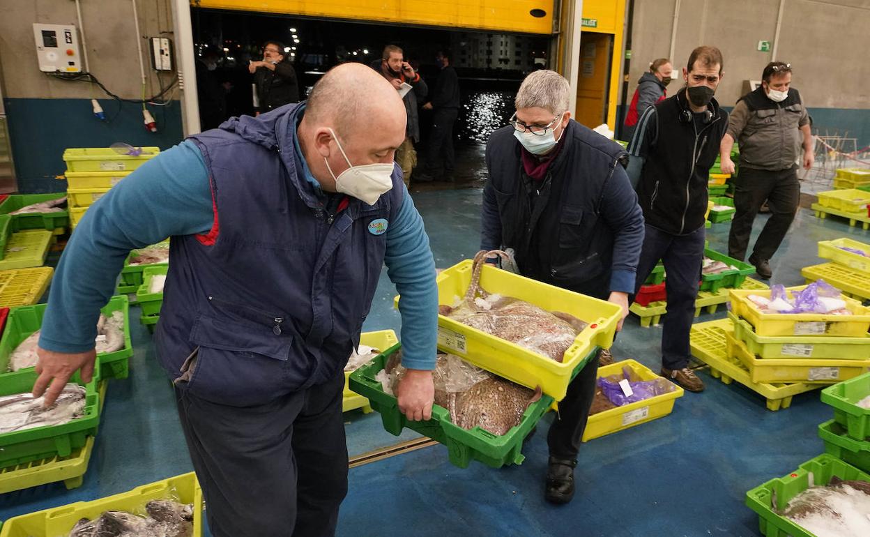 Los llamativos rapes fueron uno de los protagonistas en la subasta de ayer en la lonja de Pasaia