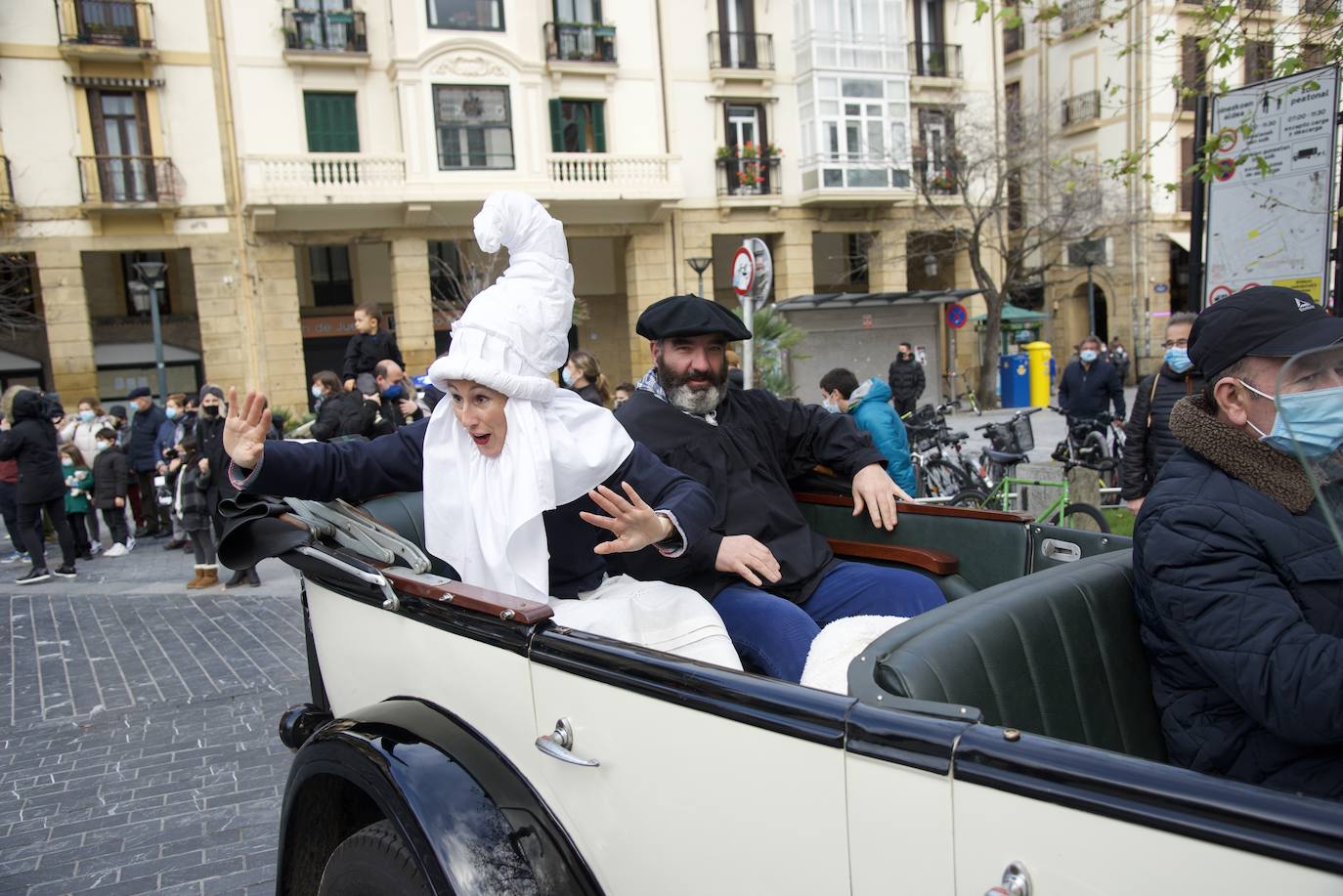Fotos: Olentzero y Mari Domingi reparten ilusión en Donostia