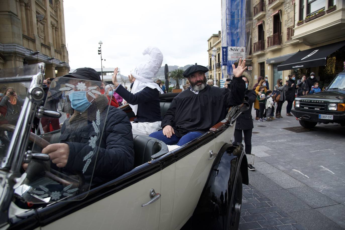 Fotos: Olentzero y Mari Domingi reparten ilusión en Donostia