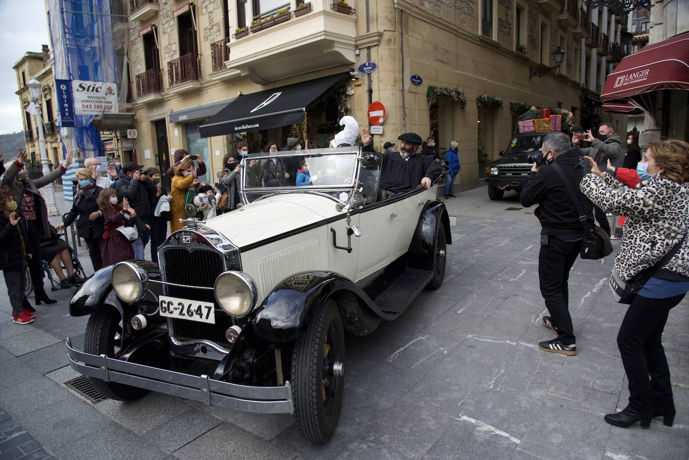 Fotos: Olentzero y Mari Domingi reparten ilusión en Donostia