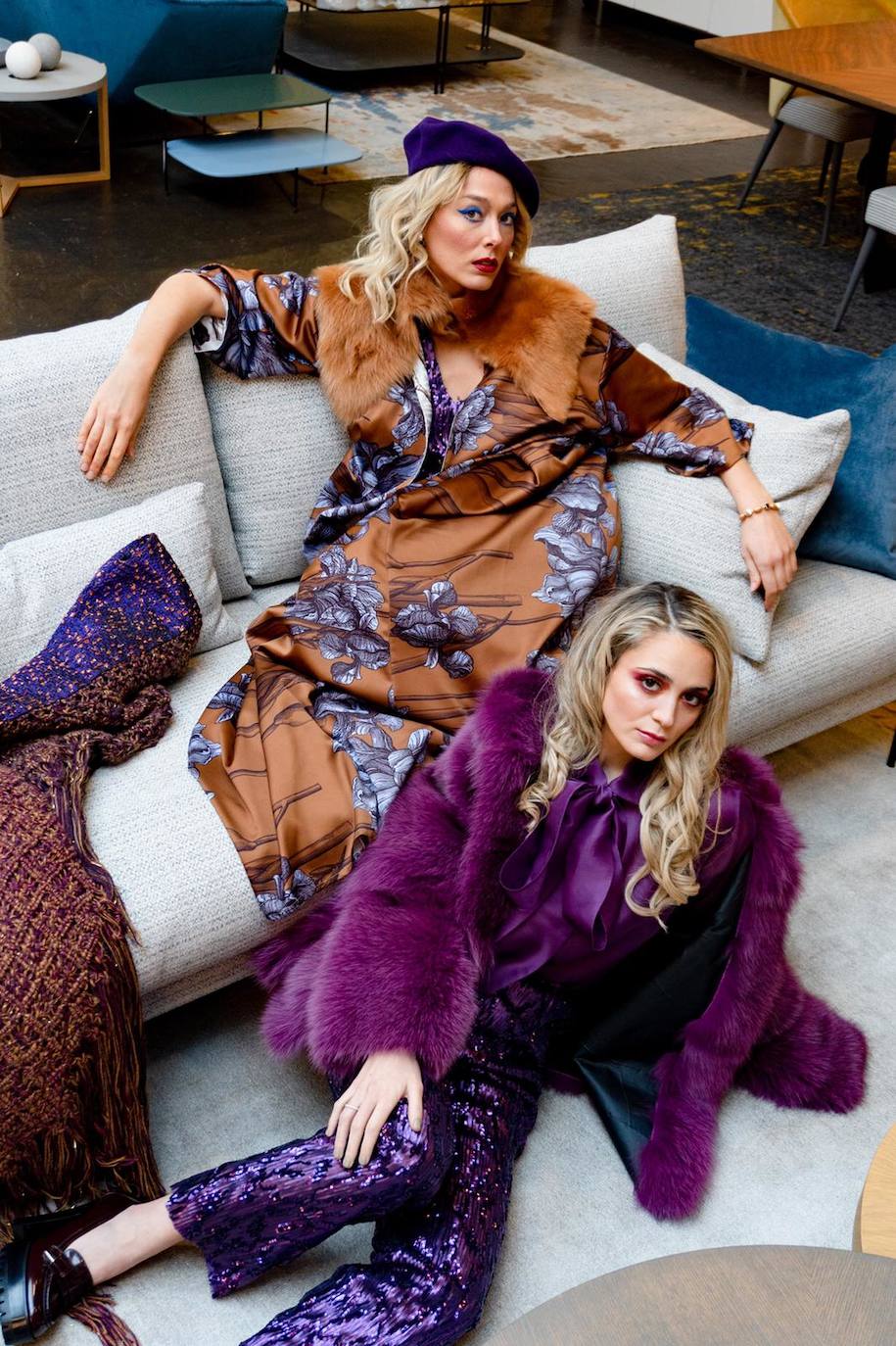 Este año la Nochevieja será diferente, pero la celebraremos con la misma ilusión, con los mejores propósitos y los mejores estilismos adaptados a las circunstancias. En esto de seleccionar looks festivos no hay nada escrito; hay a quienes les gusta lo más vanguardista, quienes apuestan por lo más clásico o quienes no pueden dejar pasar por alto los brillos, a pesar de este año tan «gris». Toma nota de las inspiraciones que te proponemos en esta última galería de fotos del 2020