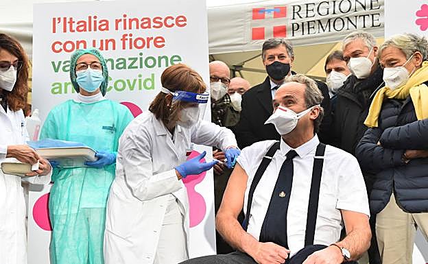 Italia inicia la vacunación para alcanzar antes otoño la inmunidad de grupo 