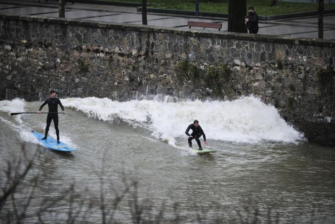 San Sebastián. Surf en el Urumea