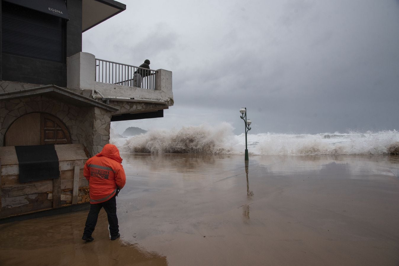 Imágenes del temporal en Zarautz
