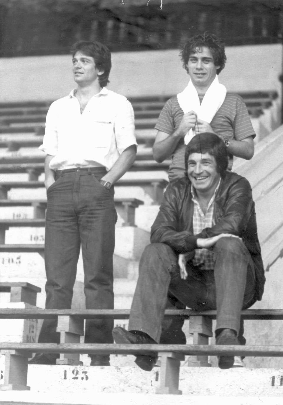 'Gaztelu', posando junto a Salva Iriarte y López Ufarte.