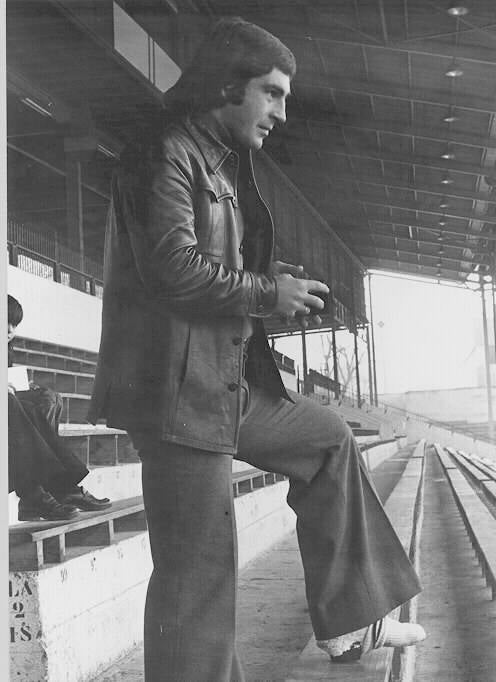 'Gaztelu', de traje.