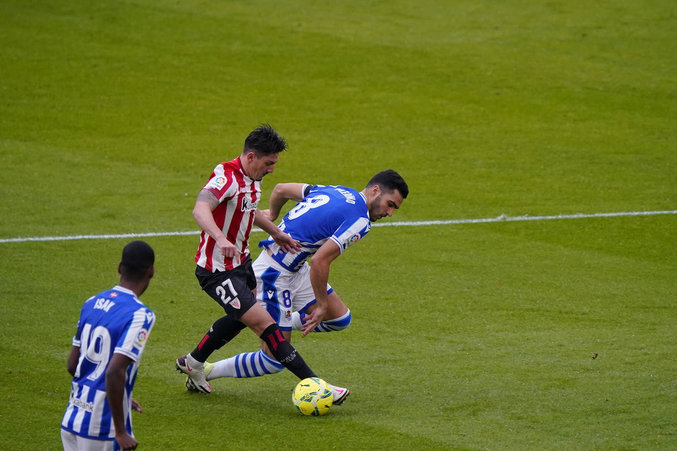 La Real se llevó con justicia el derbi vasco en San Mamés.