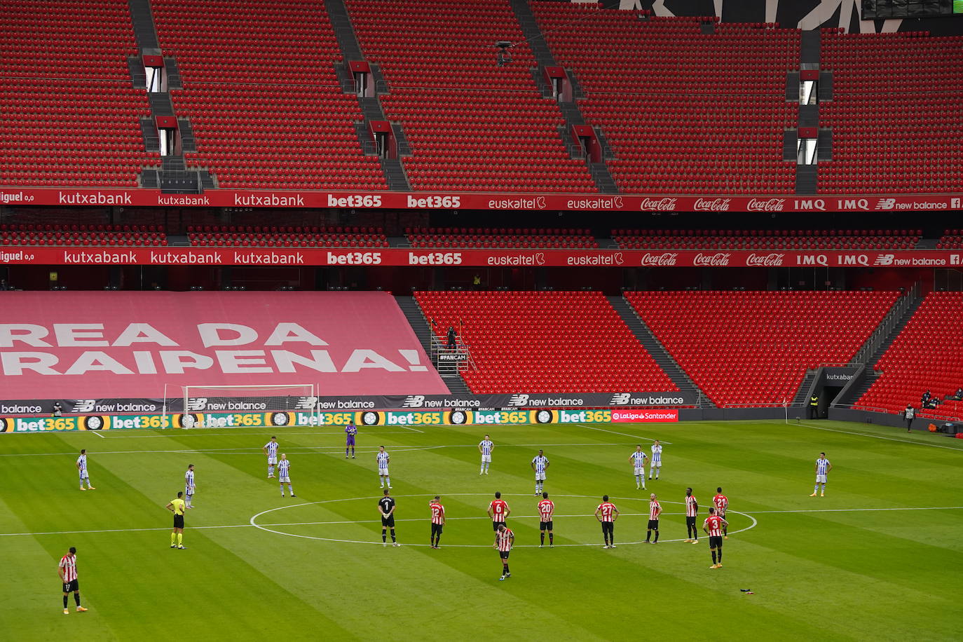 La Real se llevó con justicia el derbi vasco en San Mamés.